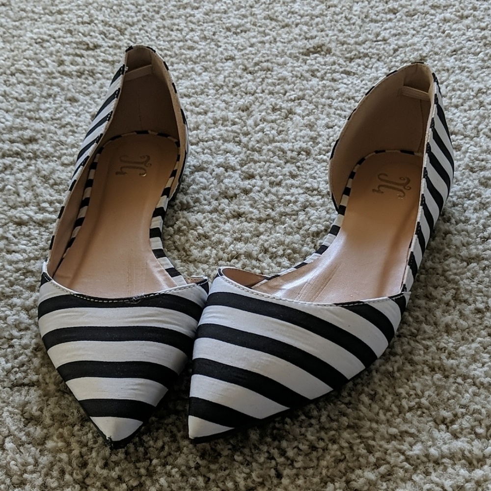 Cortny black and white striped flat